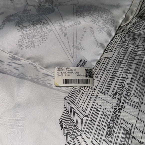 Brand new Hermes 90cm Hermes Flagship 100% silk scarf - Picture 9 of 11